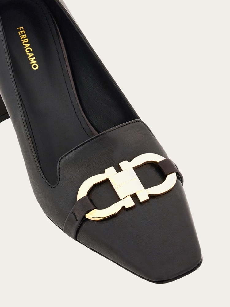 Pump with Gancini ornament - Image 2